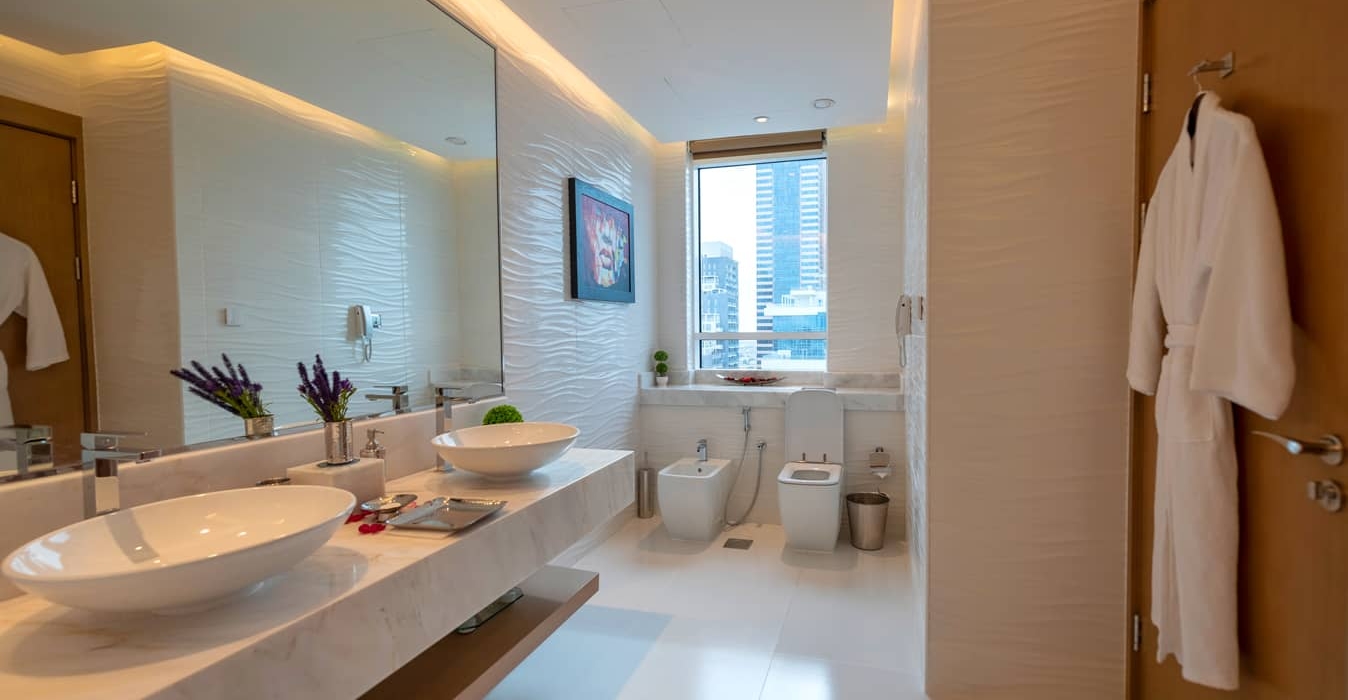 CanalCentralhotelBathroomforOneBedroomSuite