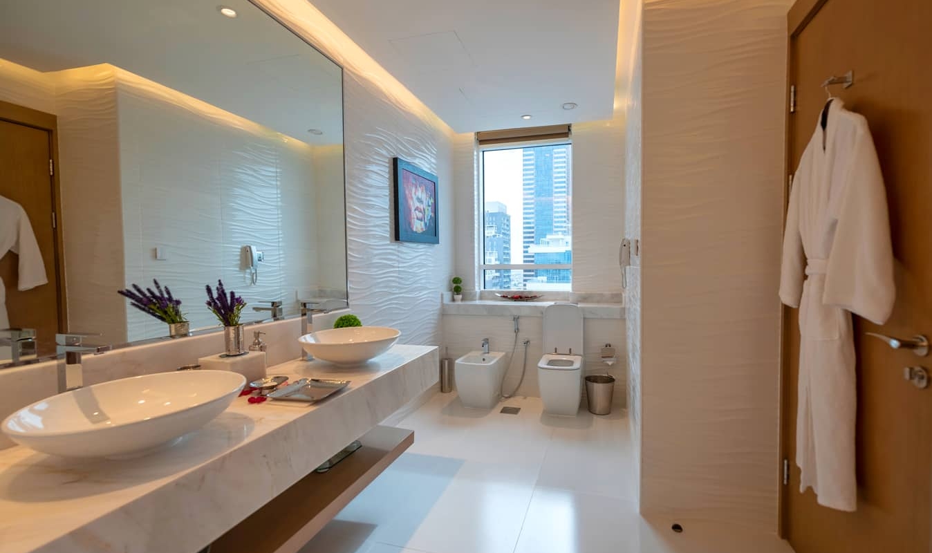 CanalCentralhotelBathroomforOneBedroomSuite