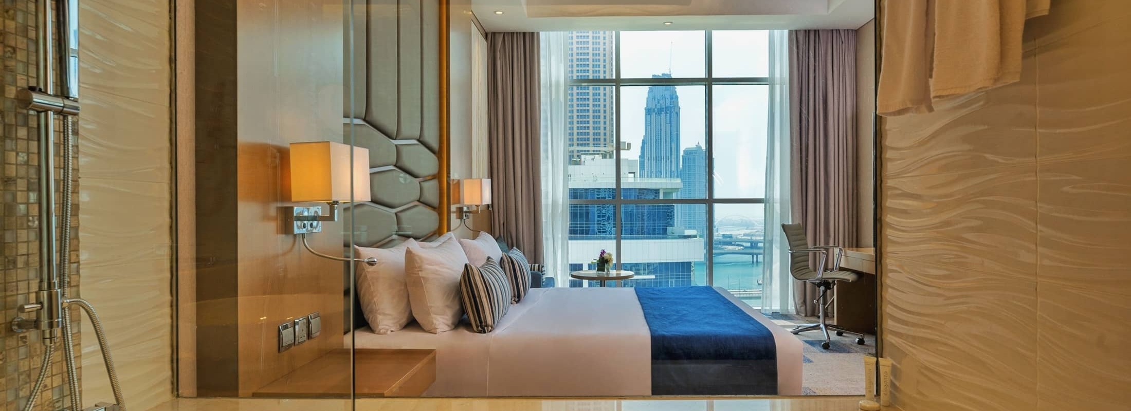 CanalCentralhotelDeluxe Room partial Bay