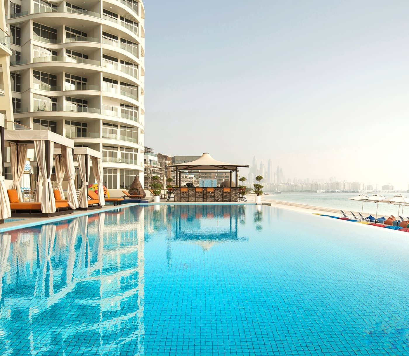 RoyalCentralHotelhushpoolbar