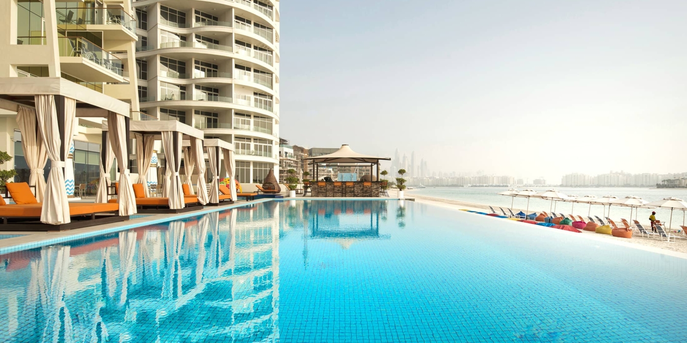 RoyalCentralHotelhushpoolbar